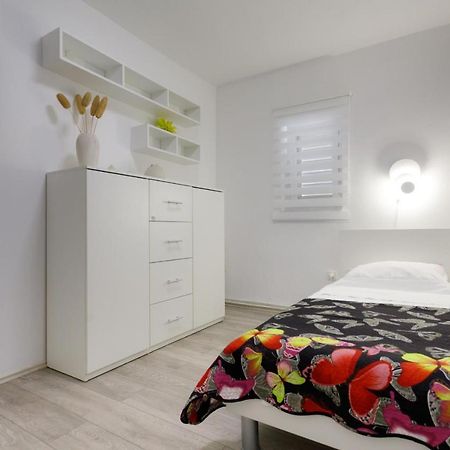 Apartman Laura Крк Экстерьер фото