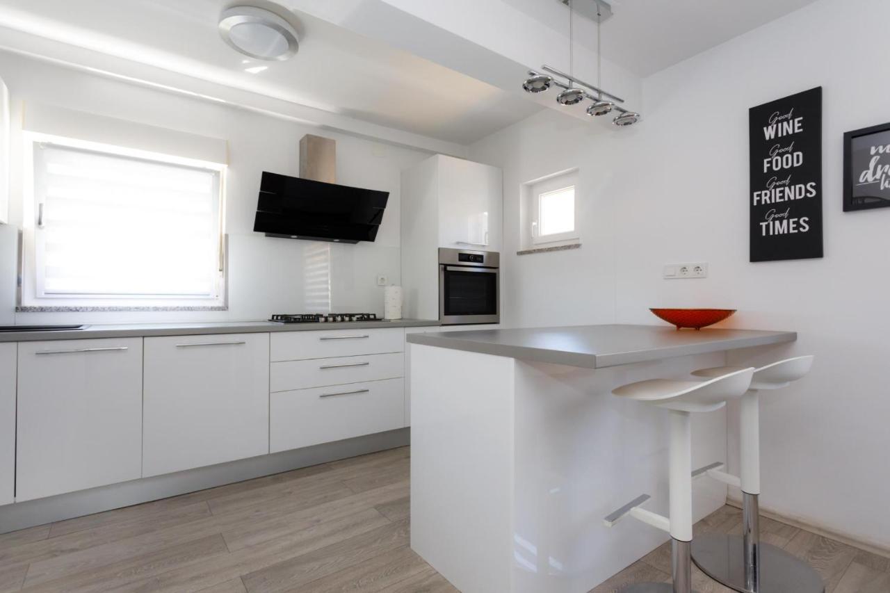 Apartman Laura Крк Экстерьер фото
